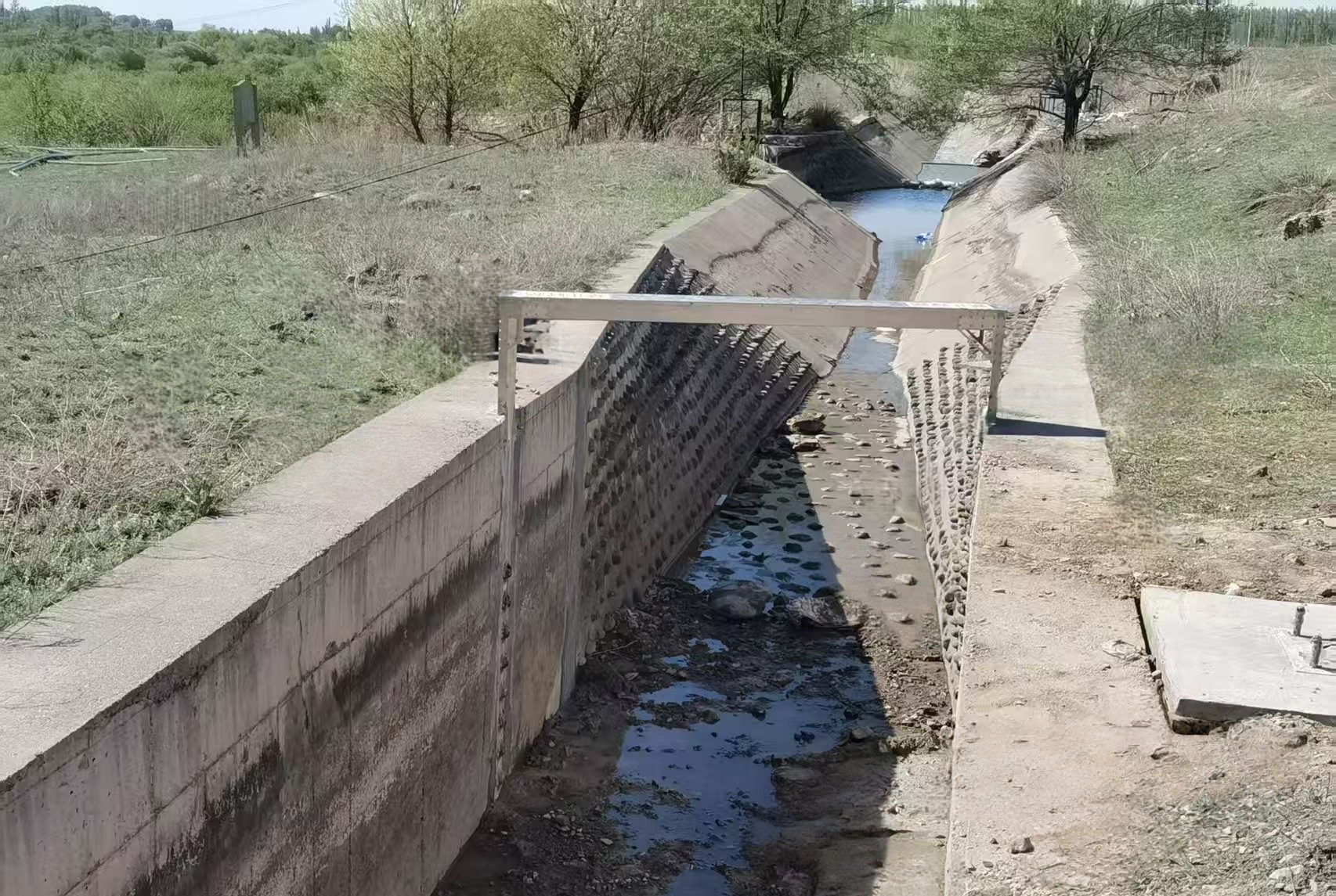 新疆众泰 塔城市框架式8声道现场照片1_副本