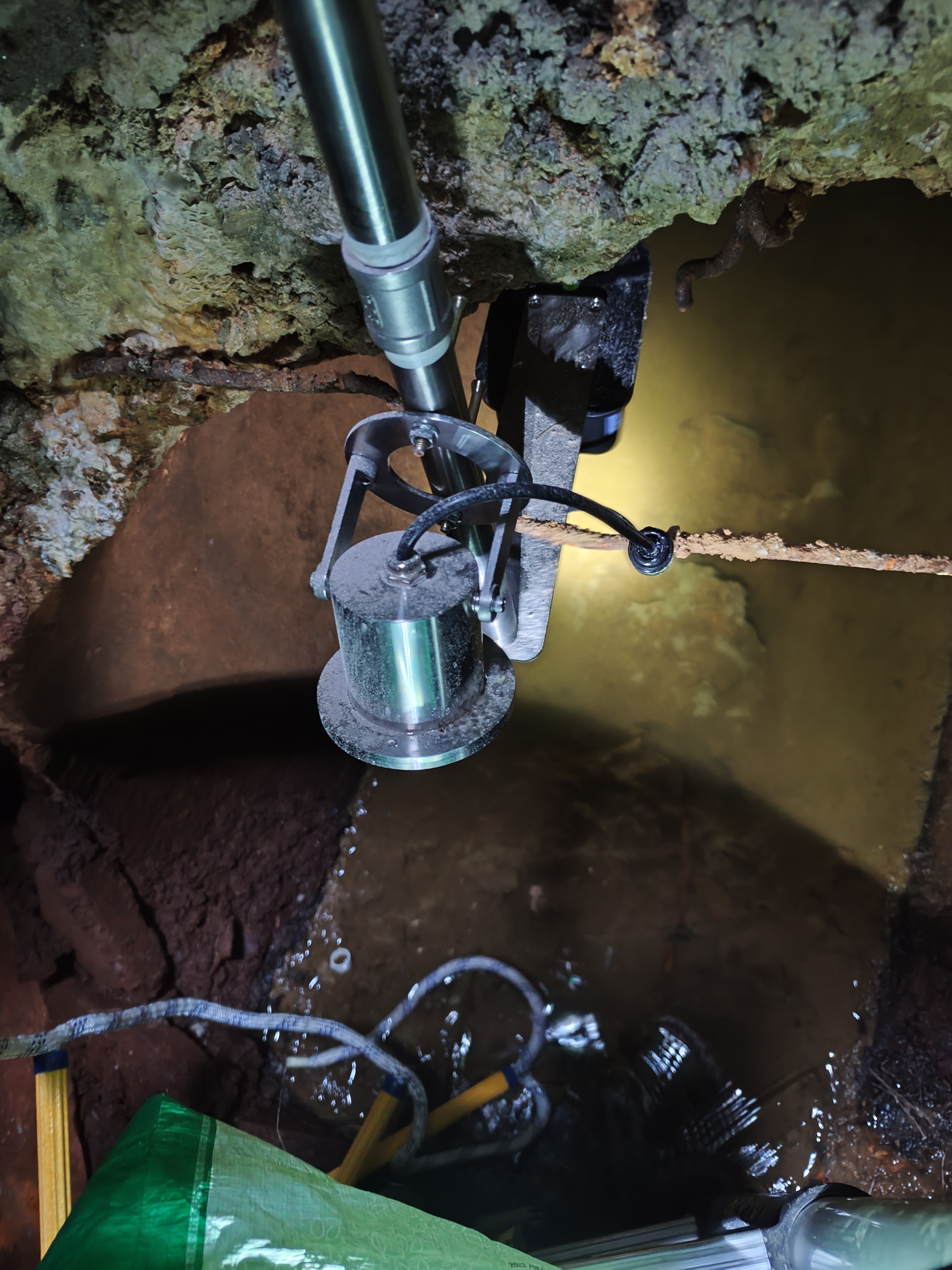 广州中浩控制-广州白云石井水利枢纽工程，RD-600s-P复合式管网流量计+水下照相机，太阳能供电2