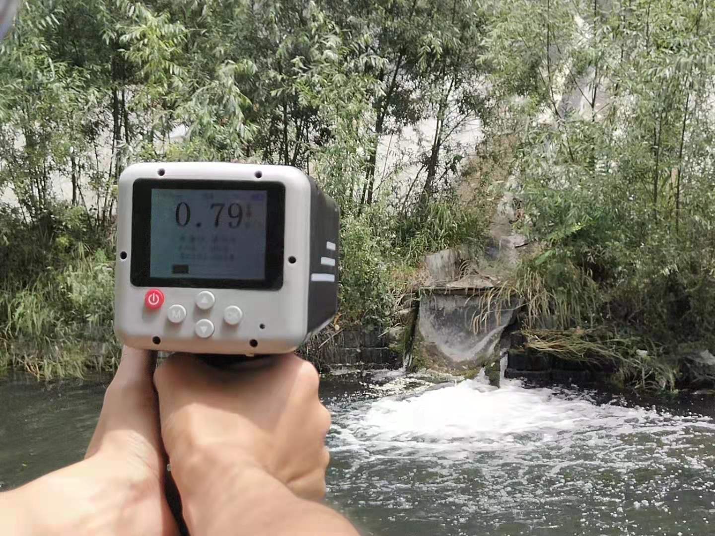 电波流速仪污水口流量测量