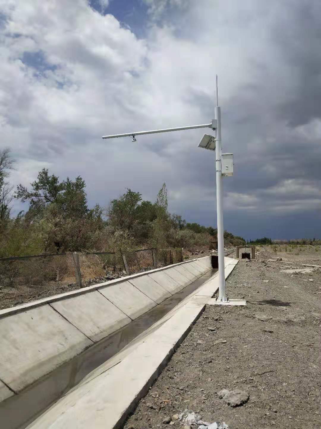 华聚公司RD600s雷达流量计在新疆某灌区安装使用